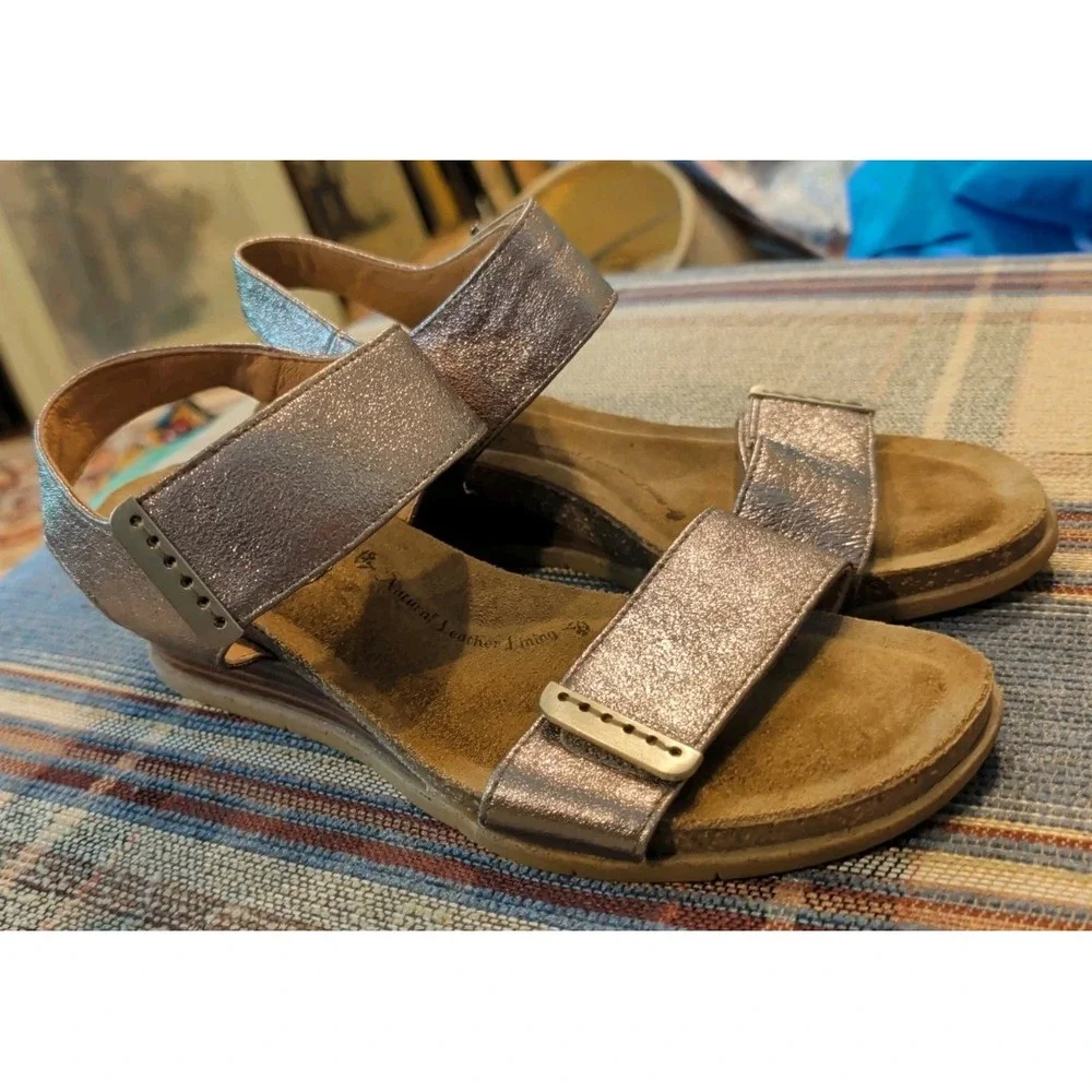 Sofft Verdi Wedge Heel Sandals In Gold (Rose) Metallic w Adjustable Straps 7M